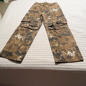 Women’s  Camouflage Cargo Pants Size 9